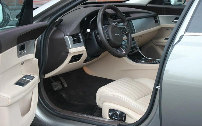 Jaguar XF cena 125990 przebieg: 23000, rok produkcji 2018 z Łasin małe 781